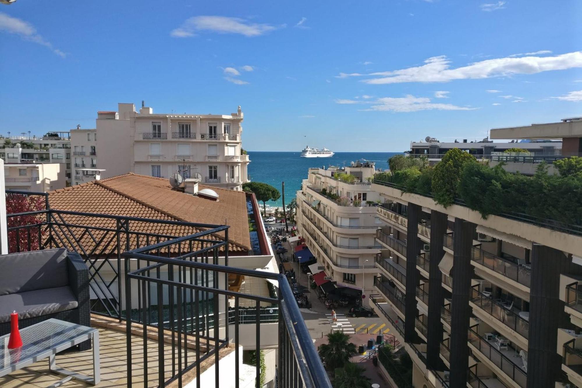 Nice Apartment Last Floor With Terrace And Clear View On The Sea Cannes Ruang foto